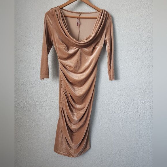 Deadly Dames Film Noir Dress Velvet rushed sides for perfect fitting - Picture 2 of 13